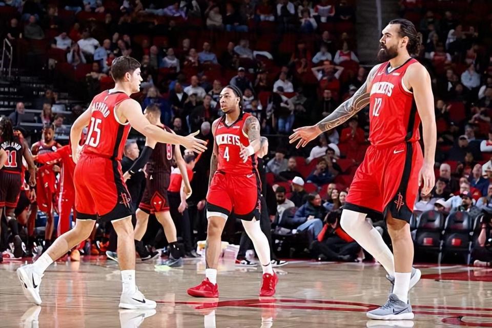 雷速体育比分直播-成功填补了火箭一号位的短板,但后场新星接下来还能继续出场吗?