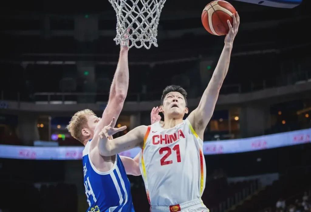 雷速体育比分直播-顶住了!又是惊险逆转!中国男篮赢了